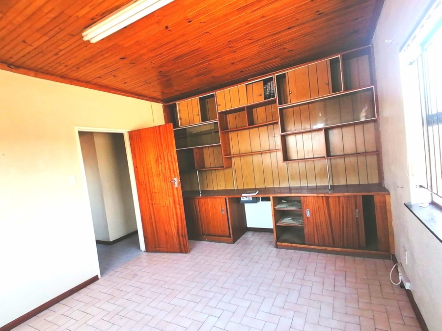 6 Bedroom Property for Sale in Eikendal Western Cape